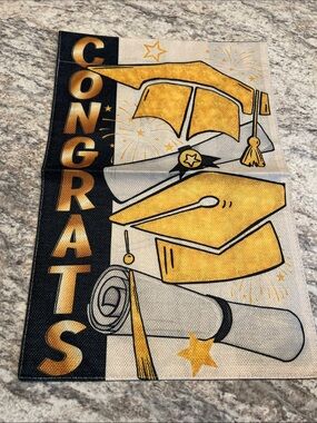 🇺🇸$5🇺🇸 Congrats Graduation Decorative Flag 18 x 12- Gold & Black Caps NIP
